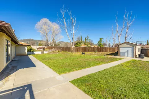 Exterior - 21766 Fox Ct, Tehachapi, CA 93561 photo 5 of 12