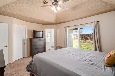 Bedroom - 21766 Fox Ct, Tehachapi, CA 93561 photo 5 of 7