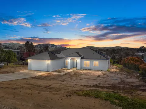 22840 Lake Dr, Tehachapi, CA 93561