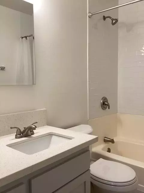 Bath - 44253 Benald St, Lancaster, CA 93535 photo 2 of 3