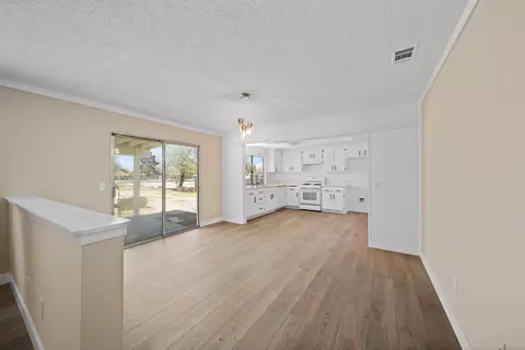 Kitchen - 40243 178th St E, Lake Los Angeles, CA 93591 photo 1 of 4