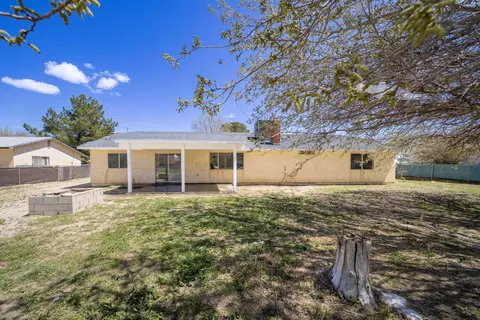 Exterior - 40243 178th St E, Lake Los Angeles, CA 93591 photo 4 of 4