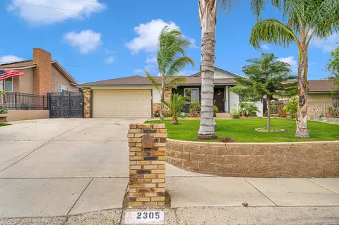 2305 Valencia Dr, Bakersfield, CA 93306