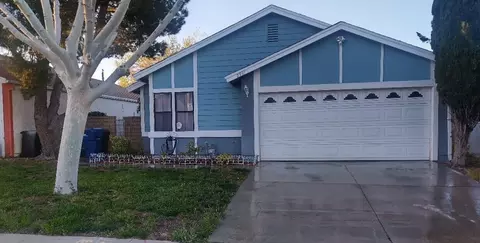 2911 Nandina Dr, Palmdale, CA 93550