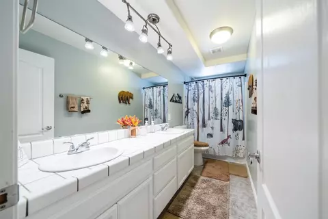 Bath - 6861 11th Ave, Hesperia, CA 92345 photo 1 of 1
