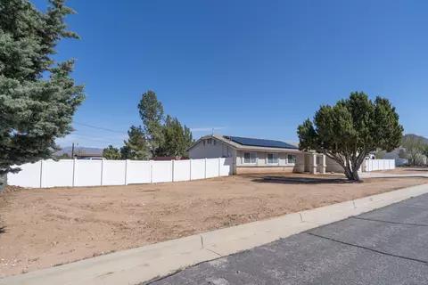 Exterior - 6861 11th Ave, Hesperia, CA 92345 photo 2 of 4