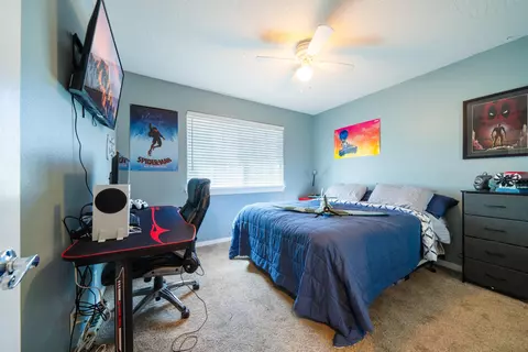 Bedroom - 6861 11th Ave, Hesperia, CA 92345 photo 1 of 3