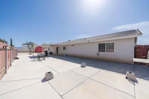 Exterior - 6861 11th Ave, Hesperia, CA 92345 photo 3 of 4