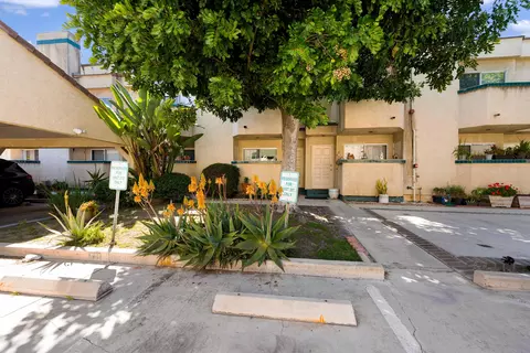 Exterior - 16825 Passage Ave, Paramount, CA 90723 photo 7 of 8