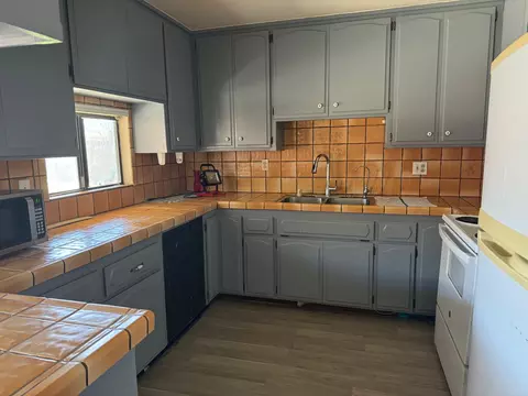 Kitchen - 44344 23rd St W, Lancaster, CA 93536 photo 1 of 2