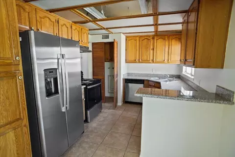 1011 Valiant St, Lancaster, CA 93534 photo 5