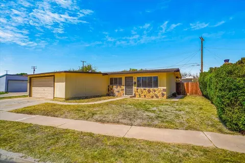 1011 Valiant St, Lancaster, CA 93534