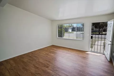 1011 Valiant St, Lancaster, CA 93534 photo 2
