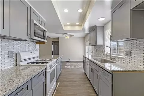 Kitchen - 21570 San Lucas Dr, Tehachapi, CA 93561 photo 4 of 4
