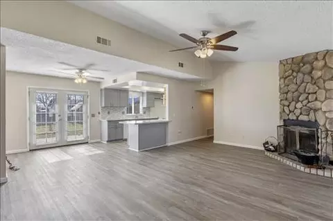 Living - 21570 San Lucas Dr, Tehachapi, CA 93561 photo 1 of 2