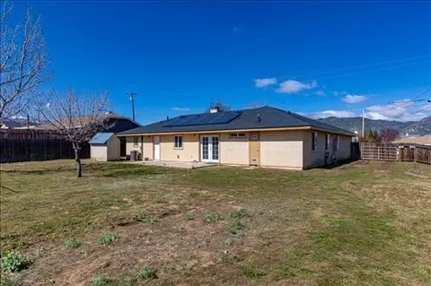 Exterior - 21570 San Lucas Dr, Tehachapi, CA 93561 photo 5 of 6