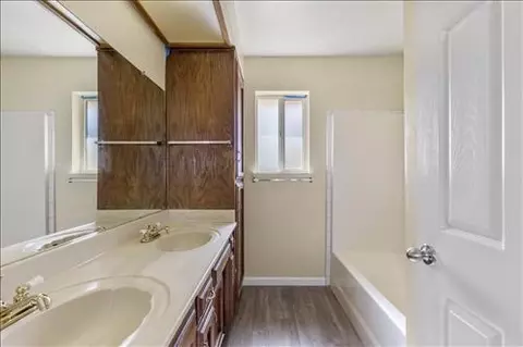 Bath - 21570 San Lucas Dr, Tehachapi, CA 93561 photo 2 of 2