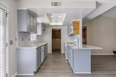 Kitchen - 21570 San Lucas Dr, Tehachapi, CA 93561 photo 3 of 4