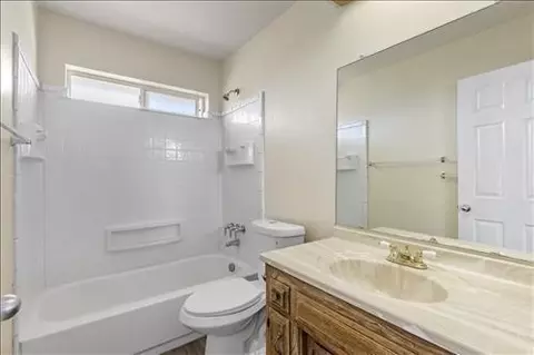 Bath - 21570 San Lucas Dr, Tehachapi, CA 93561 photo 1 of 2