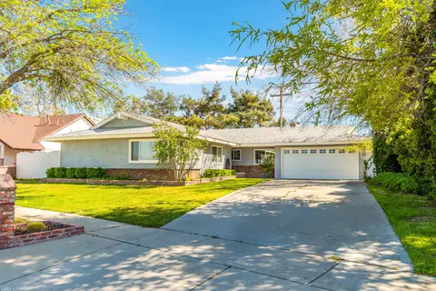 2520 Dallin St, Lancaster, CA 93536