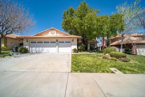 3163 Crowne Dr, Palmdale, CA 93551