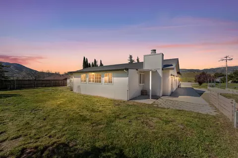 Exterior - 20220 Sears Dr, Tehachapi, CA 93561 photo 9 of 13