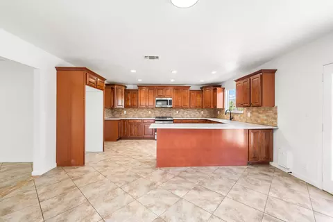 Kitchen - 20220 Sears Dr, Tehachapi, CA 93561 photo 4 of 8