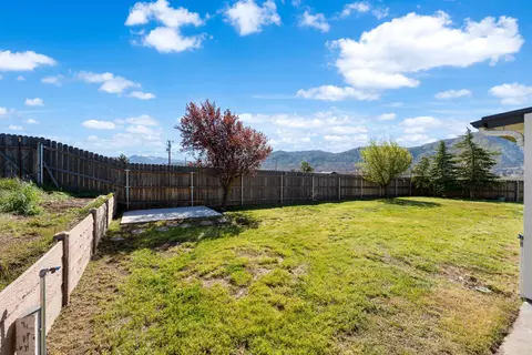 Exterior - 20220 Sears Dr, Tehachapi, CA 93561 photo 6 of 13