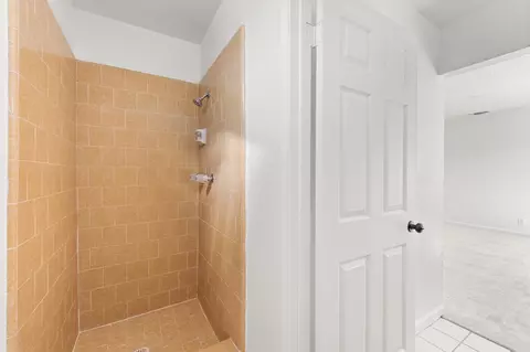 Bath - 20220 Sears Dr, Tehachapi, CA 93561 photo 3 of 3