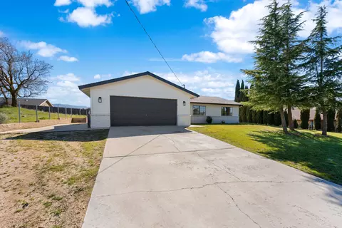 Exterior - 20220 Sears Dr, Tehachapi, CA 93561 photo 4 of 13