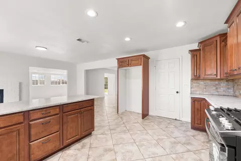 Kitchen - 20220 Sears Dr, Tehachapi, CA 93561 photo 8 of 8