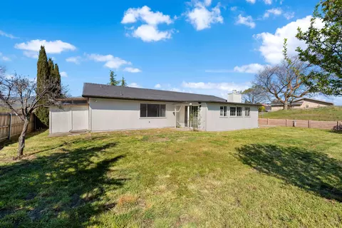 Exterior - 20220 Sears Dr, Tehachapi, CA 93561 photo 11 of 13