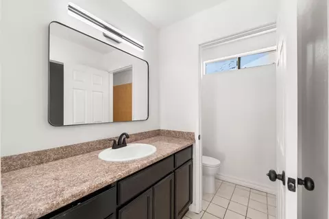 Bath - 20220 Sears Dr, Tehachapi, CA 93561 photo 2 of 3