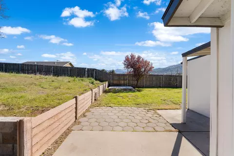 Exterior - 20220 Sears Dr, Tehachapi, CA 93561 photo 5 of 13