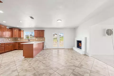 Kitchen - 20220 Sears Dr, Tehachapi, CA 93561 photo 1 of 8