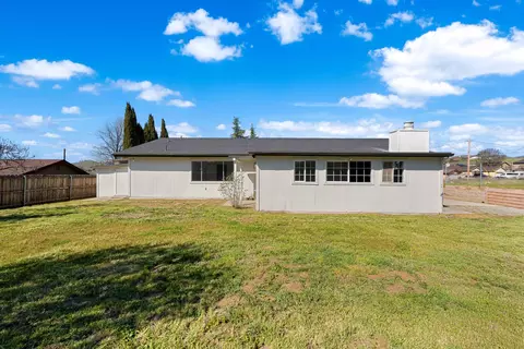 Exterior - 20220 Sears Dr, Tehachapi, CA 93561 photo 10 of 13