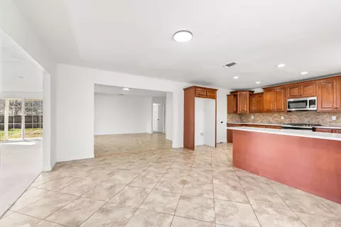 Kitchen - 20220 Sears Dr, Tehachapi, CA 93561 photo 3 of 8