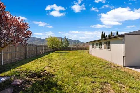 Exterior - 20220 Sears Dr, Tehachapi, CA 93561 photo 7 of 13