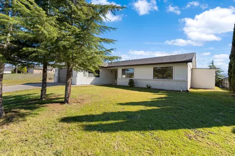 Exterior - 20220 Sears Dr, Tehachapi, CA 93561 photo 13 of 13