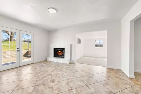Living - 20220 Sears Dr, Tehachapi, CA 93561 photo 1 of 2