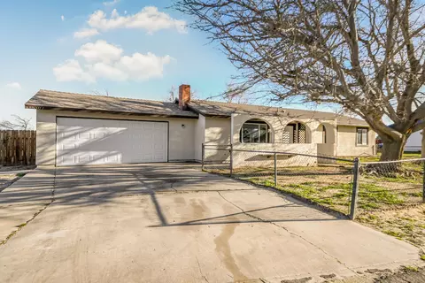 16507 Newmont Ave, Lancaster, CA 93535