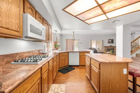 Kitchen - 41907 Cabo Ct, Palmdale, CA 93551 photo 4 of 4
