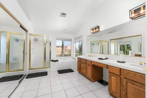 Bath - 41907 Cabo Ct, Palmdale, CA 93551 photo 2 of 4