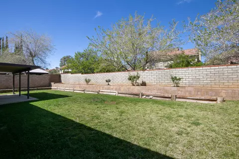 Exterior - 37525 17th St E, Palmdale, CA 93550 photo 6 of 7
