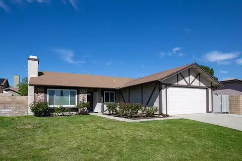 Exterior - 37525 17th St E, Palmdale, CA 93550 photo 2 of 7