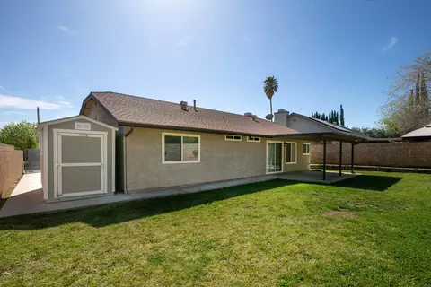 Exterior - 37525 17th St E, Palmdale, CA 93550 photo 5 of 7