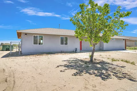 Exterior - 41448 152nd St E, Lancaster, CA 93535 photo 3 of 11