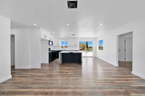 Kitchen - 41448 152nd St E, Lancaster, CA 93535 photo 1 of 4