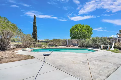 Exterior - 41448 152nd St E, Lancaster, CA 93535 photo 4 of 11
