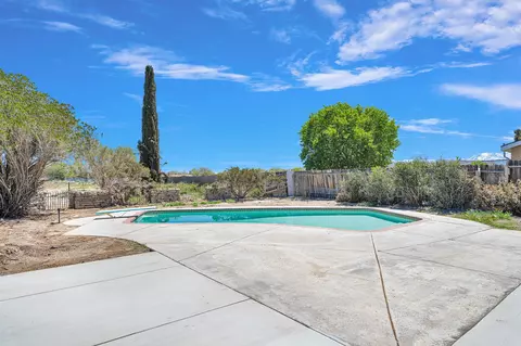 Exterior - 41448 152nd St E, Lancaster, CA 93535 photo 5 of 11